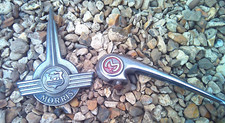 GENUINE VINTAGE 2 X MORRIS CAR BADGE BADGES