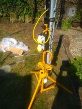 5ft Fluorescent light, 110v, complete with folding tripod stand & 2 add sockets.