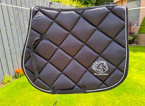 Equestrian close contact - equestrian,