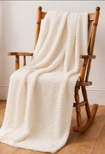Jacquard Fleece Throw In Cream