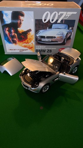 Scale james bond - james, 007