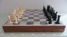 VINTAGE PLASTIC WEIGHTED CHESS SET WITH A LARGE STONE BOARD / WOODEN CASE
