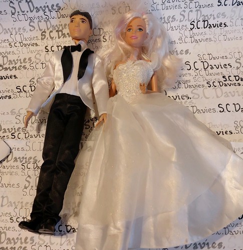 Barbie bride and groom - bride,