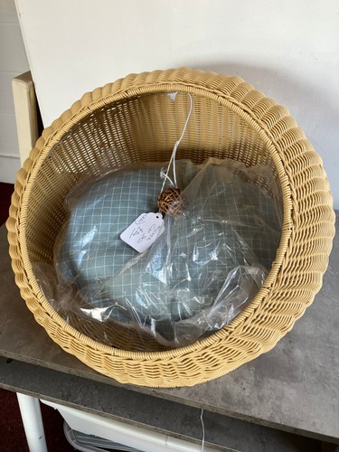 Round woven wicker - woven,