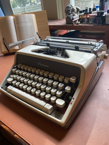 Olympia sm7 typewriter - sm7,