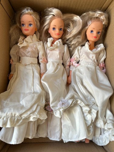 Vintage sindy dolls wearing