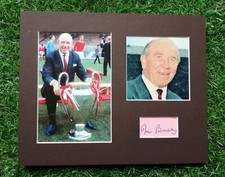 MATT BUSBY MANCHESTER UNITED SIGNED 10" x 8" 1968 DISPLAY. EUROPEAN CUP WINNERS
