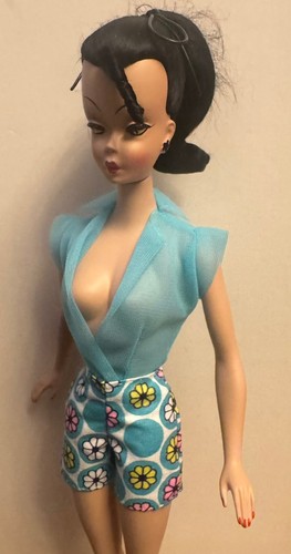Hand sewn outfit for - hand, bild
