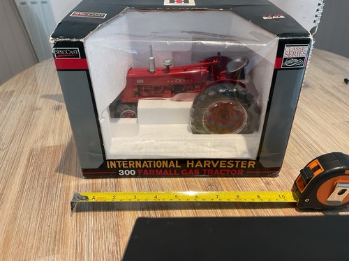 Farmall 300 gas tractor 16 - tractor, 1/16