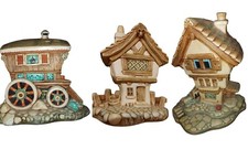 Vintage Pendelfin gypsy 'Caravan', 'Castle Tavern' and 'Cobble Cottage'