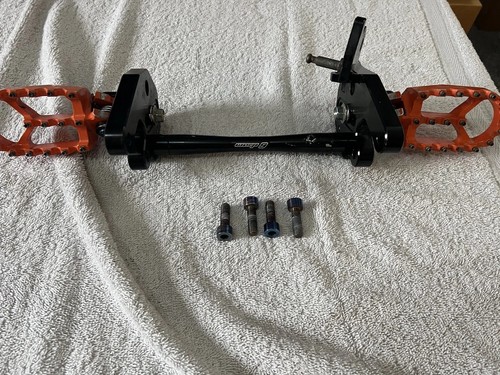 Warp9 foot peg and brackets - peg,