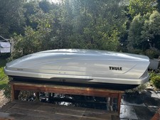 Thule motion 800 Roof Box with Roof rack bars
