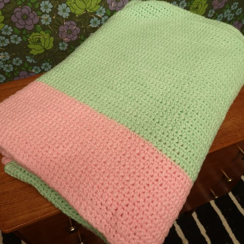 Large green pink ends knitted - green,