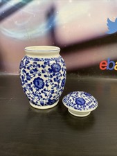 Blue & White Porcelain Tea Caddy /Ginger Jar Chinese Signed Base Reproduction 