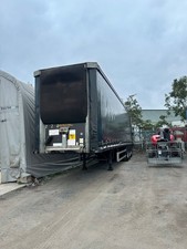 Curtain Side Trailer With Tail lift