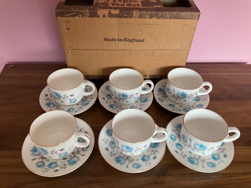 Retro blue floral afternoon - blue,