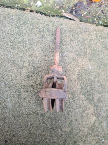 Old vintage double pulley - double,