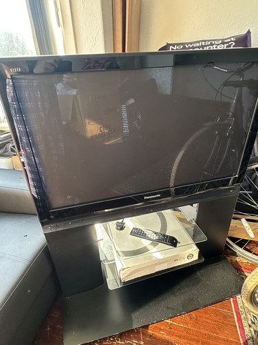 Panasonic plasma tv - panasonic, 37”