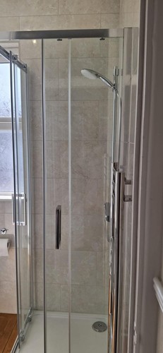 Bathroom fixtures corner - -,