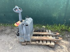 Still pedestrian pallet truck