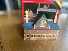 Hornby R592 Main Line Station