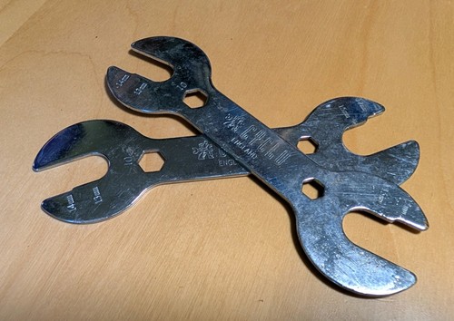 Pair cyclo pedal spanners - of,