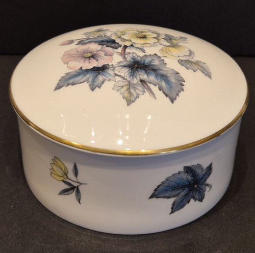 Charming vintage royal - charming,