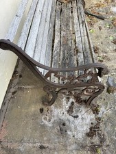 1 Lions Head Iron Bench In