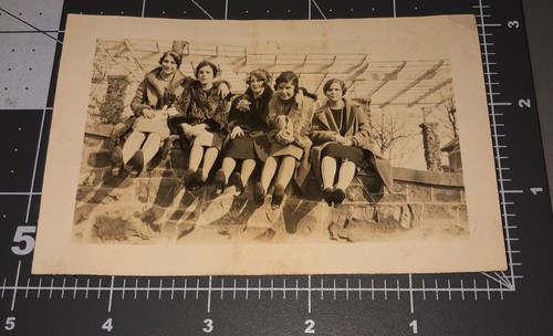 1920s women show off feet - 1920s,