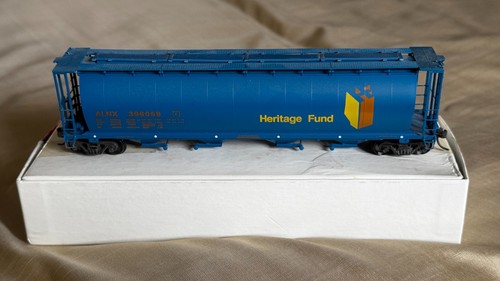 Cylindrical grain car