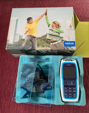 Nokia 3220 mobile phone on Tesco network, has flashing lights on the sides