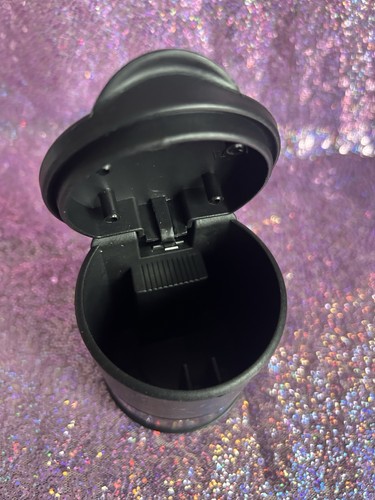 Car ashtray spring loaded lid - loaded,