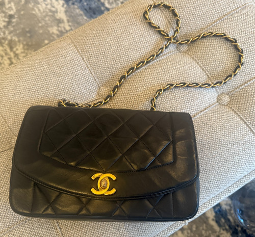 Chanel black quilted - black,