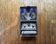 Vintage Myatt Ladies Travel Razor