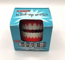 Wind- Up Chattering Teeth