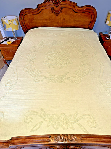 Vintage light green candlewick - light,