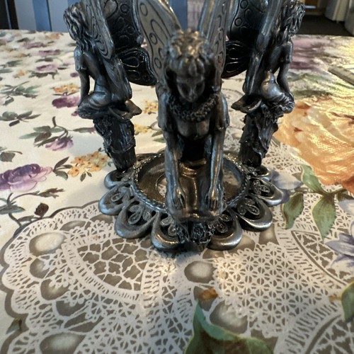 Three fairies pedestal - three, a