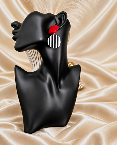 Black plastic jewellery - black,