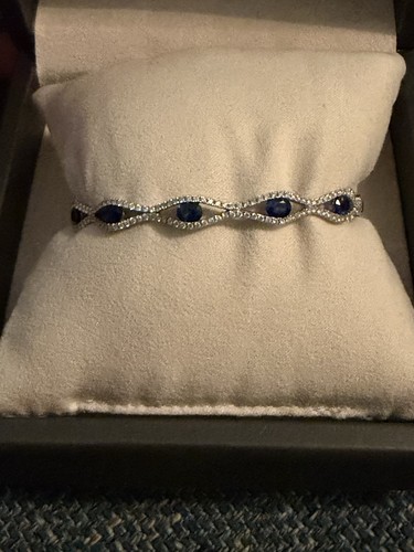18ct white gold - gold, 2.23ct