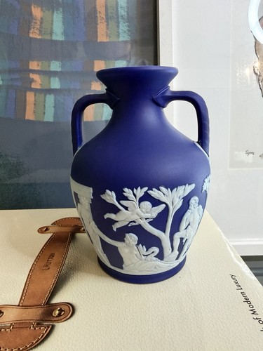 Vintage wedgwood vase - 6”,