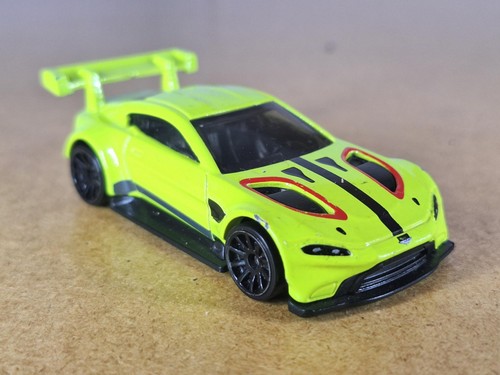 Hot wheels aston martin - aston,
