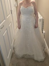 This Justin Alexander/Mark Lesley ivory wedding gown
