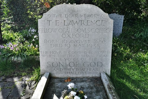 Photo moreton the grave - the,