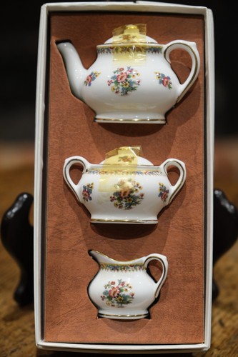 Coalport ming rose miniature - ming,