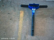 PRIDE GO GO ULTRA MOBILITY SCOOTER TILLER WITH WIG WAG & SHROUDS.