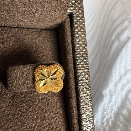 Brand new carat gold - new,