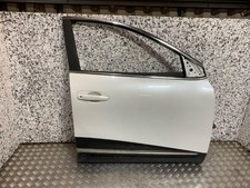 15-18 RENAULT KADJAR DRIVER SIDE FRONT DOOR WHITE PAINT CODE TEQNC (DENTED)