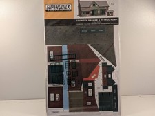Superquick B32 OO Gauge Country Garage and Petrol Pump Card Model Kit