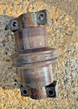 GENUINE DOOSAN BOBCAT BOTTOM TRACK ROLLER / SUITS 8 TON BOBCAT MACHINES