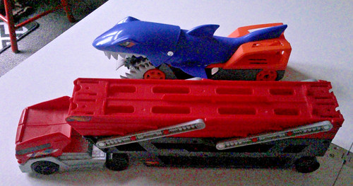Hot wheels shark chomp - shark, car